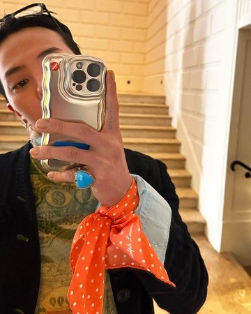 權志龍同款手機殼電鍍銀適用iPhone15promax韓國ins冷淡風韓國ins銀色波浪蘋果13 14pro