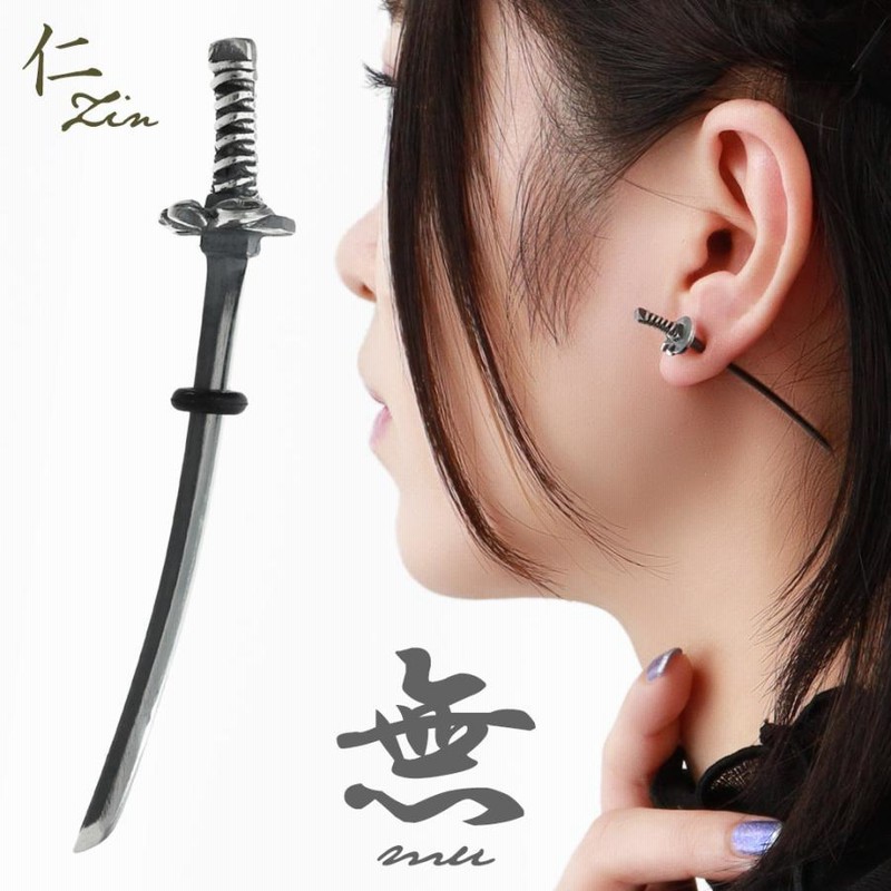 未使用級✨付属完備✨バレンシアガ ピアス 片耳 GOTH SWORD シルバー 未使用級✨付属完備✨バレンシアガ ピアス 片耳 GOTH SWORD シルバー