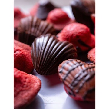 黑色 9連愛心形瑪德琳模  蛋糕模  圓貝殼蛋糕模具 烤盤 LFGB認證