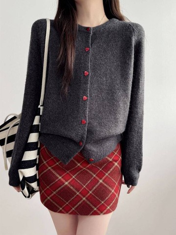 【新品上架】百搭系列．心意滿滿愛心排釦柔軟針織外套