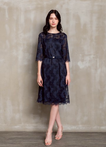 閃耀輕光散襬蕾絲洋裝（附腰帶）