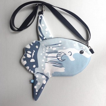 設計款OS116 - 【純棉帆布】翻車魚造型肩背包