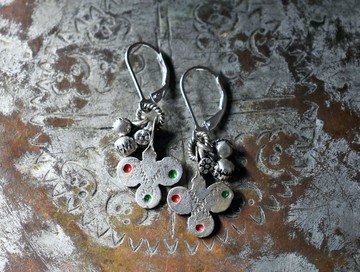 古老柏柏爾部落復古銀飾與鈴鐺小花耳環 三葉草