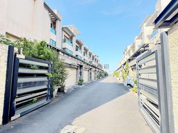 屏東市~崇蘭商圈~雙車別墅大面寬~屋況優｜屏東縣屏東市古松西巷