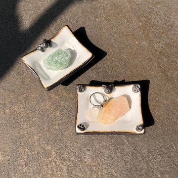 貓貓小碟 / 白釉鑲黑邊 / 陶