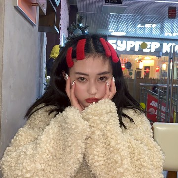 秋冬毛絨絨發夾日系少女發卡甜美可愛小清新側邊夾網紅同款一字夾1入