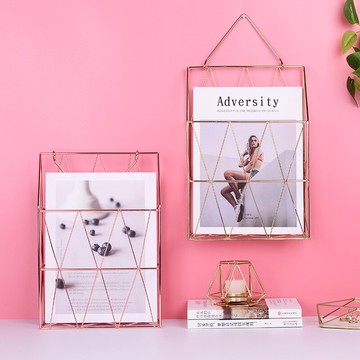 報刊架創意北歐鍍金ins鐵藝報刊籃書報架壁掛式收納筐家居置物架