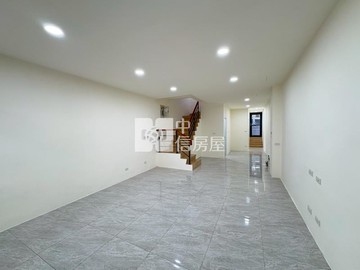 山仔頂市場超美店住｜桃園市平鎮區湧光路