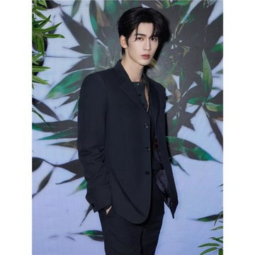 明星張凌赫同款黑色休閑西裝外套男士痞帥高級感韓版單排扣西服潮