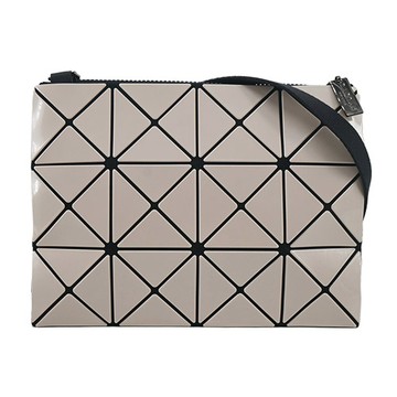 【ISSEY MIYAKE】 三宅一生 BAOBAO LUCENT3X4亮面小斜背-(米色)平輸