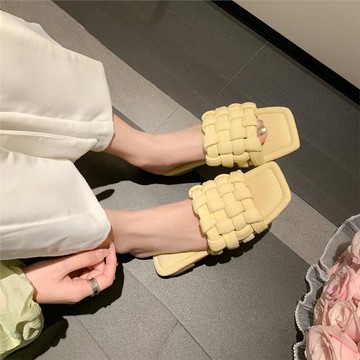 網紅編織拖鞋女夏季外穿2025新款時尚方頭平底一字拖真皮沙灘涼拖