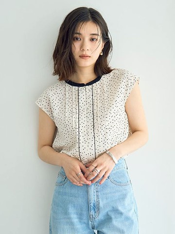 素面/點點配色滾邊壓褶設計法式袖襯衫(07000354900) - YECCA VECCA