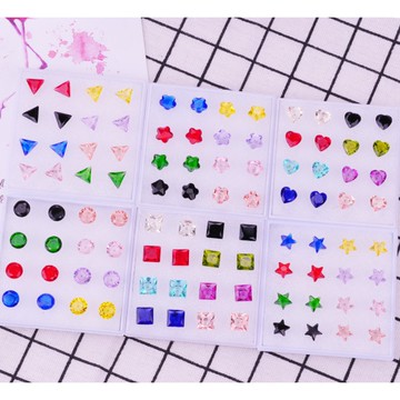 小盟奇商行💖仿鑽石壓克力耳釘X1對 附耳塞💖耳針飾品耳環 塑膠耳釘 矽膠耳釘 耳針耳飾 養耳洞 鑽石耳環耳針，壓克力耳針