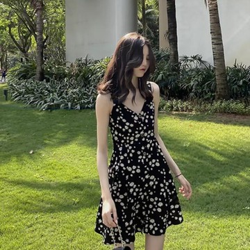 夏季森系黑色印花小個子小清新吊帶裙小雛菊碎花連衣裙女顯瘦裙子