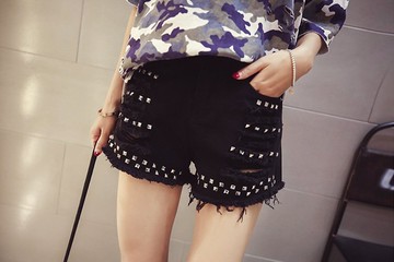 FINDSENSE MD 時尚 女 潮 休閒 百搭 破洞 磨邊 朋克鉚釘 牛仔短褲 熱褲 休閒短褲