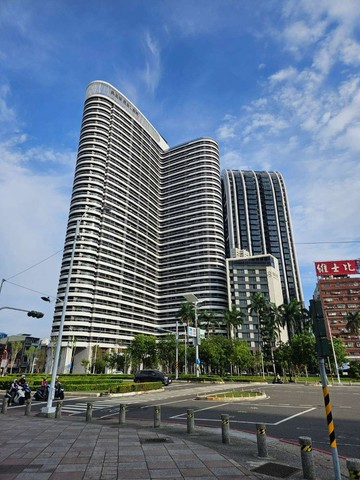 民生一號院高樓二房平車｜高雄市新興區民生一路