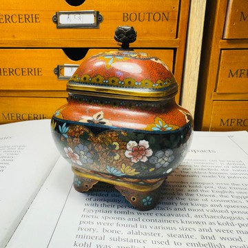 日本七寶燒 掐絲琺瑯花卉蝴蝶銅胎方罐4901