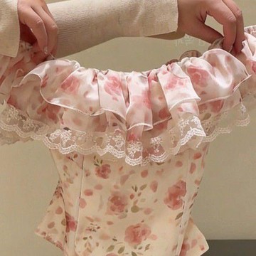 免運 臺灣出貨法式甜美風碎花荷葉邊蕾絲拼接抹胸背心女春夏新款一字肩減齡上衣限時下殺 0515🔥🔥