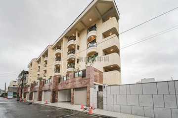 鳥松澄清湖超大面寬電梯別墅 ｜高雄市鳥松區夢裡南巷