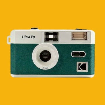 一生一世復古魂【Kodak 柯達】 復古底片相機 Ultra F9 Film Camera 暗夜綠 可加購品牌紀念貼紙(兩款隨機出貨)