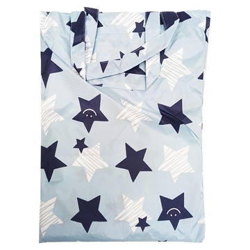 aube 兒童雨衣 前釦設計 方便穿脫 背後釦使用 背著包包也不卡卡 手部束口 雨水不易流入 相同花色收納提袋  身高(115~125cm) 胸圍(57~63cm)  292746