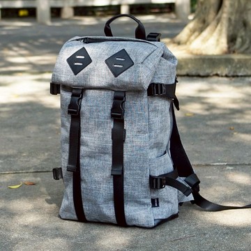 Argali 香港品牌 真皮後背包 防潑水 真皮底部 雙肩包 大容量 雙扣 淺灰色