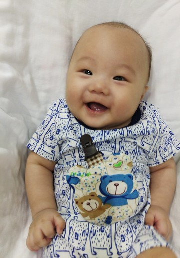 愛的熊抱。熊熊造型平安符袋 (可繡名字)