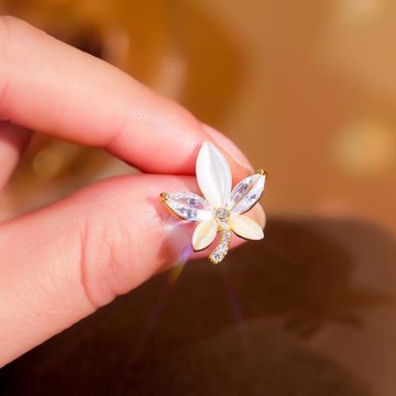 樹葉女奢華高級感別針扣貓眼石