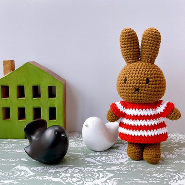 荷蘭 Just Dutch | Melanie 編織娃娃和她的紅色粗條紋洋裝