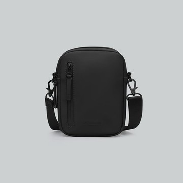 Dash Verti Crossbody 防水斜背包 經典黑