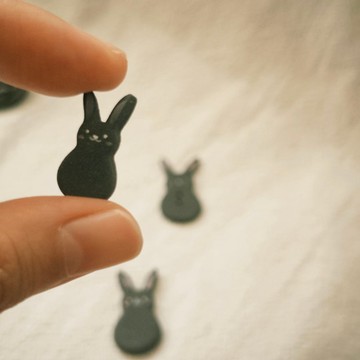 陶瓷兔子造型 一枚 迷你【請備註制成 磁石 扣針 髮夾】
