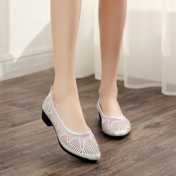 夏新品包頭女涼鞋水鉆尖頭粗跟淺口低跟老北京布鞋超輕網紗媽媽鞋