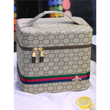 輕奢化妝包女2025新款高端便攜大容量網紅超火化妝品收納盒帶鏡子