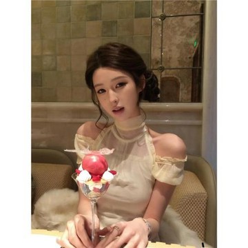 法式假兩件掛脖短袖襯衫女夏季設計感小眾絕美收腰一字肩雪紡上衣