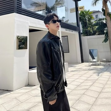 街頭復古黑色短版夾克潮男 春秋高級感寬鬆機車立領皮衣外套男