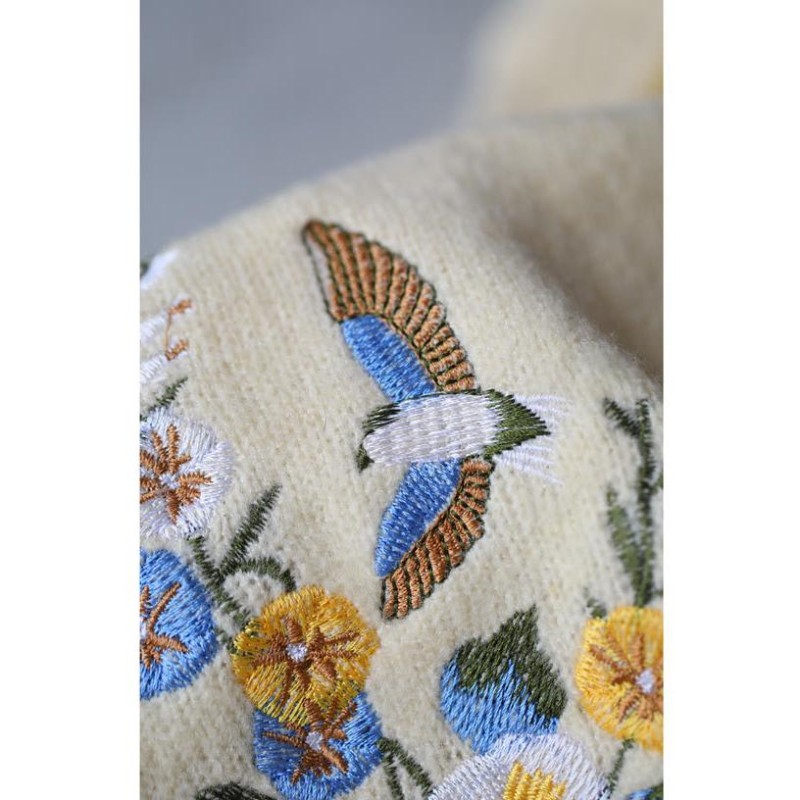 SからL対応 優美な鳥と花刺繍のもっちりニットプルオーバートップス SからL対応 優美な鳥と花刺繍のもっちりニットプルオーバー
