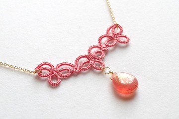 tatting 蕾絲與大顆水滴型捷克玻璃珠項鍊・浪漫玫瑰