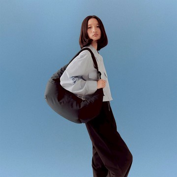 Ucon Acrobatics Shota 中型雲朵肩背包 - 黑色