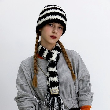 1月中旬出貨 [Dancing Grandma] 獨家｜韓國小眾品牌｜生日禮物｜聖誕禮物｜交換禮物｜感謝禮｜打氣禮｜閨蜜禮｜紀念禮｜毛帽（curly stripe beanie-black）