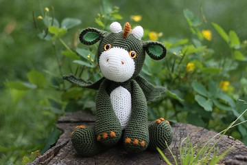 綠龍 Amigurumi 鉤針毛絨動物鉤針編織，手工製作的嬰兒禮物