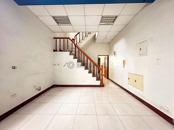 楊小扁~陽明學區三面臨路邊間可自住收租透天｜高雄市三民區應安街