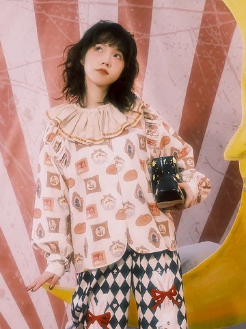 Meugler牛稠島 奇幻馬戲團 手繪鏡框丘比印花花邊領襯衫 單穿內搭