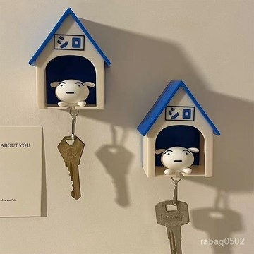 ⚡臺灣爆品⚡可愛狗狗蠟筆小白溫馨鑰匙扣掛架小白鑰匙防丟玩偶鑰匙掛件小房屋 TAPP