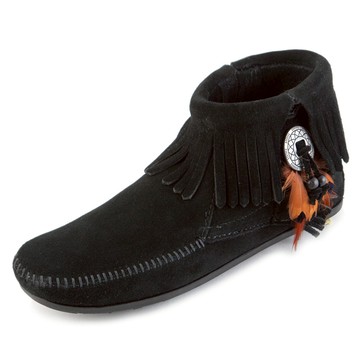 MINNETONKA 女 莫卡辛 黑色 麂皮 流蘇羽毛 側邊拉鍊 素面平底 休閒舒適 踝靴 短靴 520