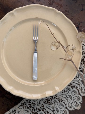 50202-典雅古董珍珠母貝柄鍍銀叉15cm