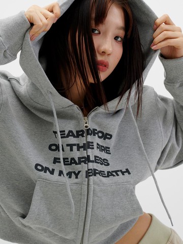 LETTERING CROP ZIP UP HOODIE [GREY]