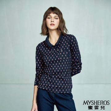 【MYSHEROS 蜜雪兒】菱形格紋字母鑽飾口袋翻領造型上衣-深藍