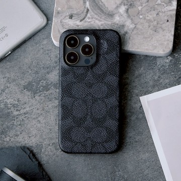 COACH iPhone 15系列 精品手機殼 黑色經典大C - iPhone 15 Pro Max