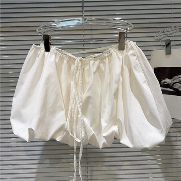 網紅同款2025秋季新款小香風純色褶皺防走光內襯甜美短裙花苞裙女