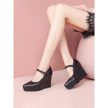 真皮尖頭一字扣帶厚坡跟單鞋女2024秋季新款女鞋黑色防水臺高跟鞋